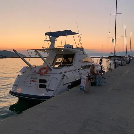 Yacht Almyra A Tekne