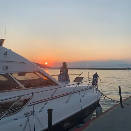 Yacht Almyra A